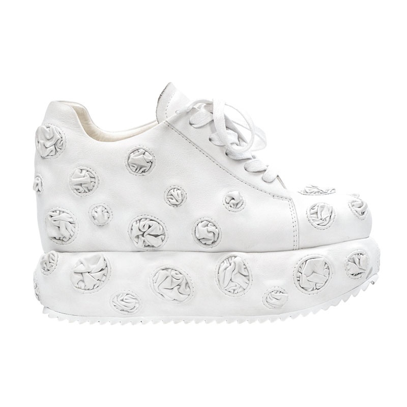 Platform Shoes Designed for Everyday WearThis pair of Platform Shoes Designed for Everyday Wear is a handcrafted statement piece that blends artistic expression with wearable comfort.Inspired by sculptural aesthetics, the upper and sole are covered with distinctive embossed circular patterns, giving the shoe a strong three-dimensional and handcrafted character.